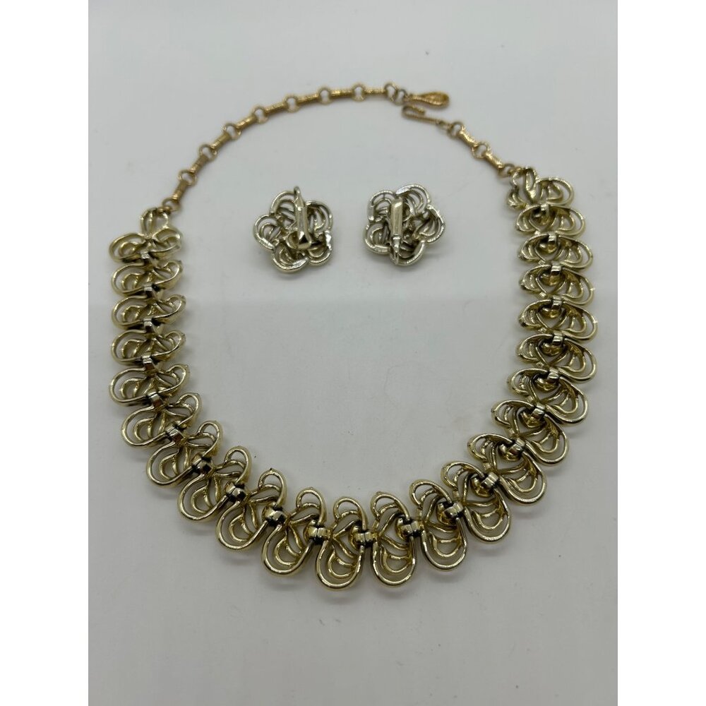 Vintage Coro Gold-Tone Necklace & Matching Unsigned Clip-On Earrings Set - Picture 4 of 15